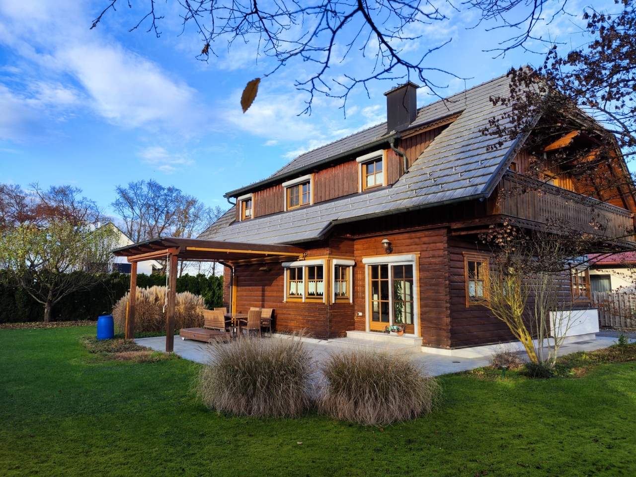 Wohlig, warmes Wohngefühl im Massivholzhaus